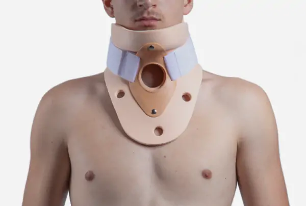Colar Cervical Philadelphia Com Orifício -Tima
